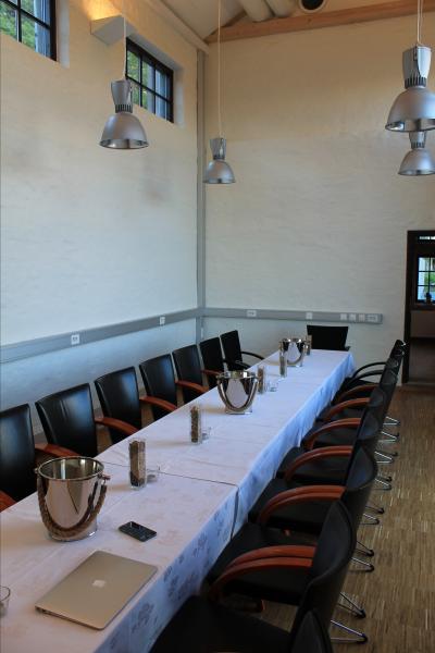 Gildehallen og
kjellerlageret, sett fra tapperommet